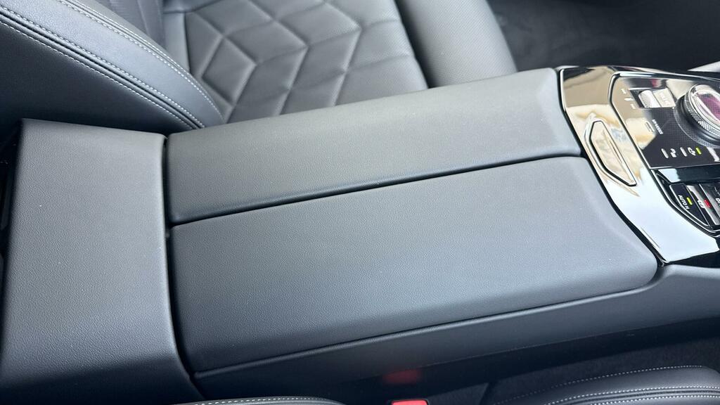 BMW 5 Series 550E Xdrive M Sport Black #25