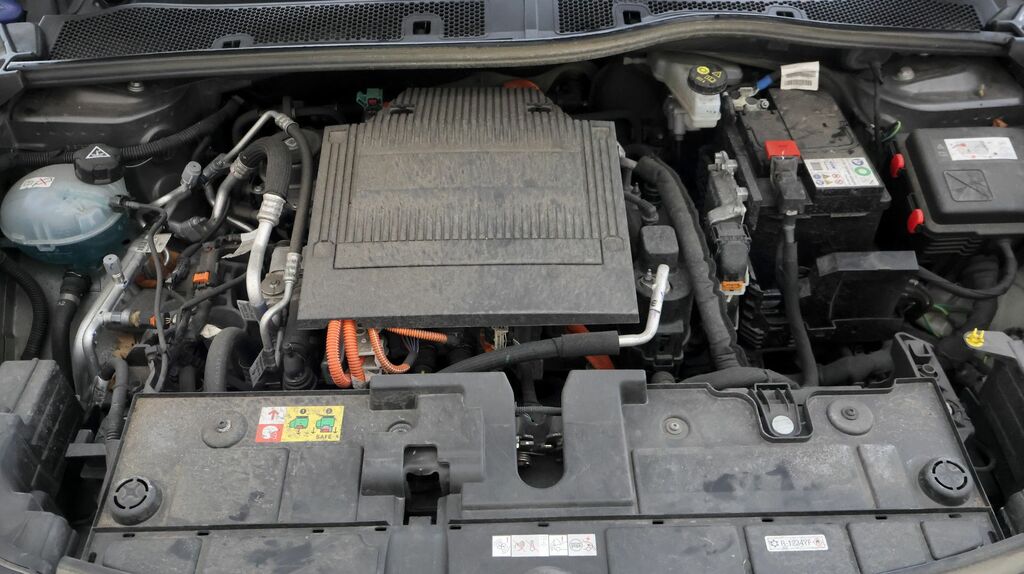 Citroen e-C4 50Kwh Sense 7.4Kw Charger - 2023 73 Grey #18