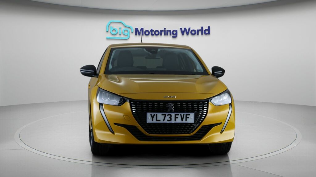Peugeot 208 Allure Premium Yellow #2