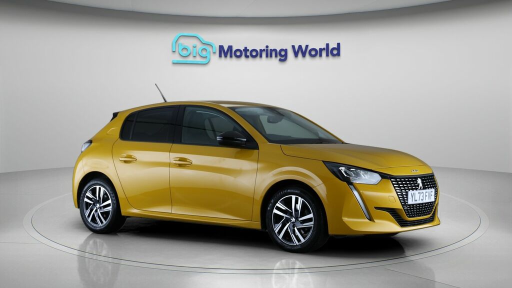 Peugeot 208 Allure Premium Yellow