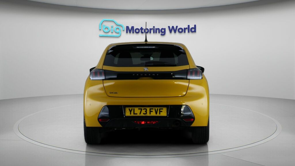 Peugeot 208 Allure Premium Yellow #6
