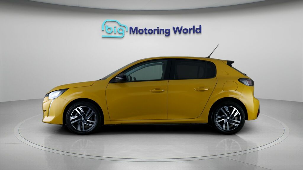 Peugeot 208 Allure Premium Yellow #4