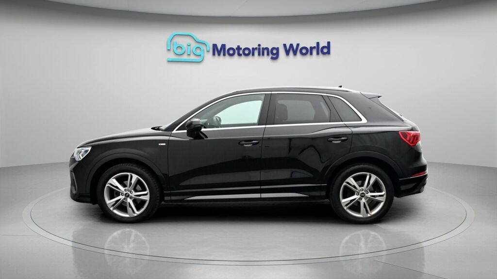Audi Q3 S Line Black #4