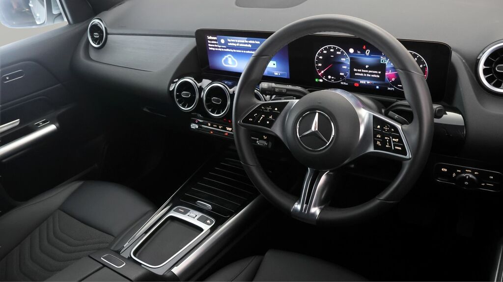 Mercedes-Benz GLA Class 1.3 Gla200h Mhev Amg Line Executive 7G-dct Euro Black #9
