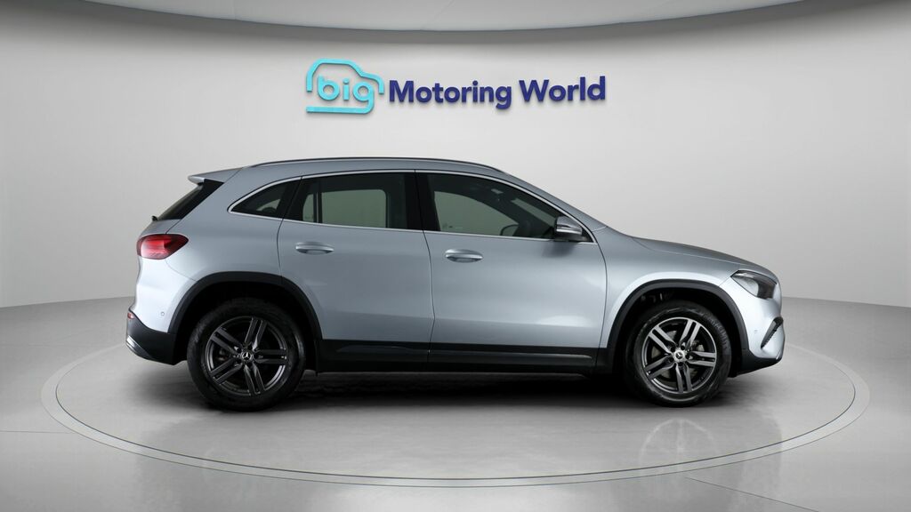 Mercedes-Benz GLA Class 1.3 Gla200h Mhev Amg Line Executive 7G-dct Euro Black #8