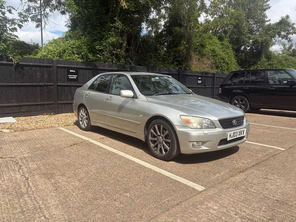 Lexus IS Se Silver
