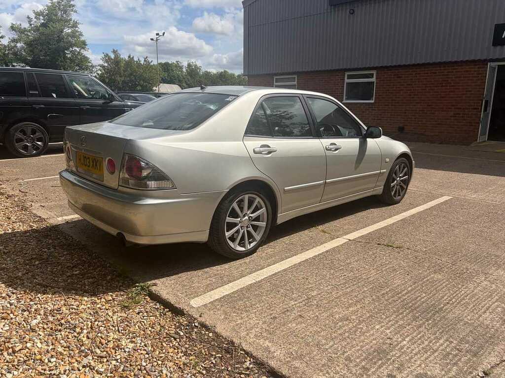 Lexus IS Se Silver #4