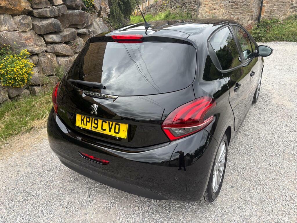 Peugeot 208 1.2 Puretech Signature Euro 6 S S Black #4