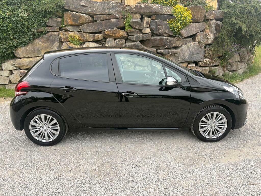 Peugeot 208 1.2 Puretech Signature Euro 6 S S Black #2