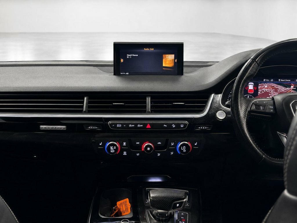 Audi Q7 3L Black Edition PY68APV Silver #4