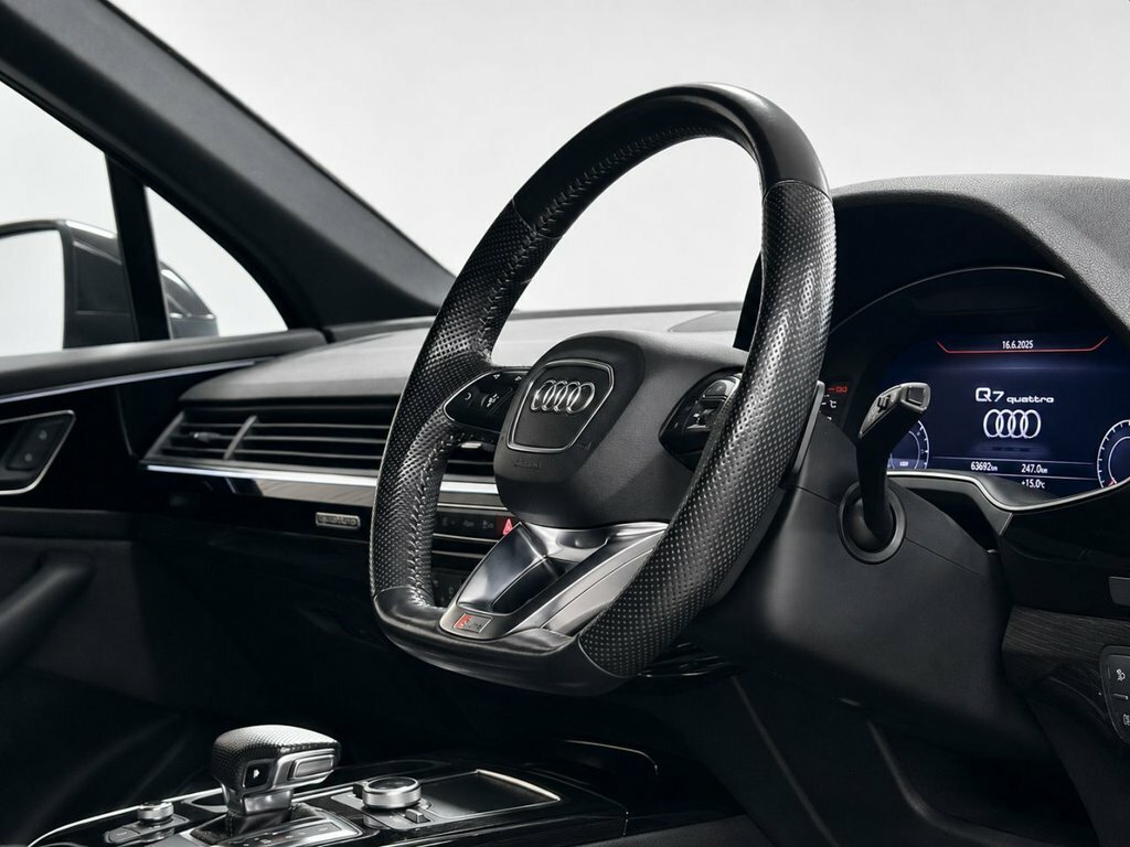 Audi Q7 3L Black Edition PY68APV Silver #2