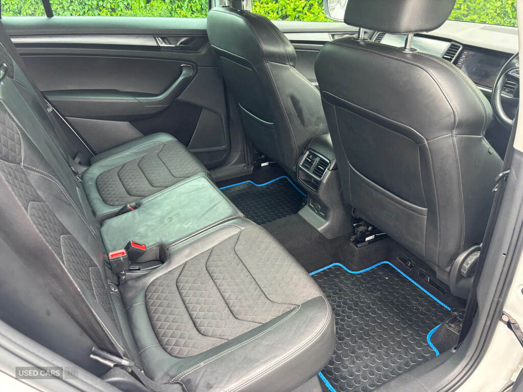 Skoda Kodiaq 2.0 Tdi Se Technology 4X4 White #6