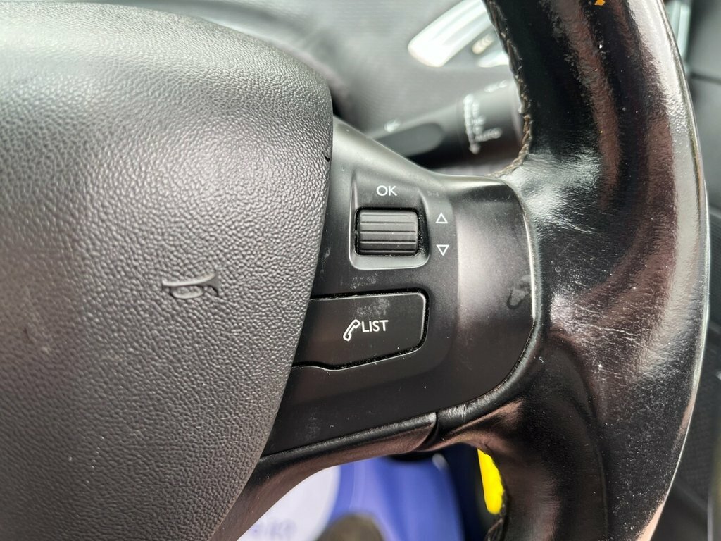 Peugeot 2008 2008 Allure Bluehdi White #24
