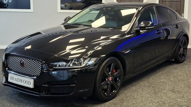 Jaguar XE Saloon Black #5