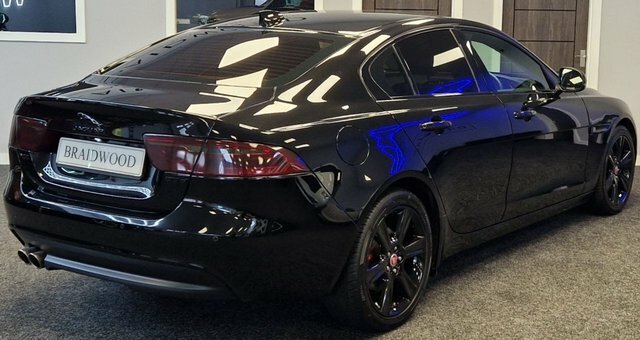 Jaguar XE Saloon Black #6