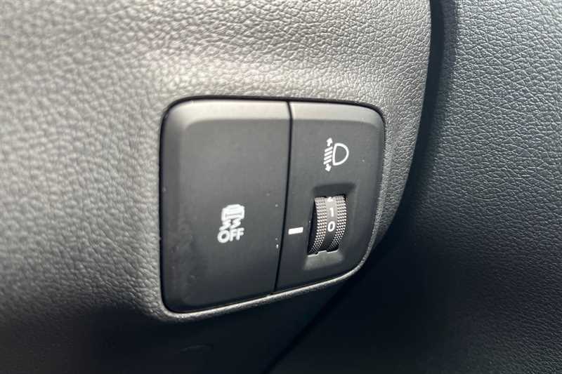 Hyundai I10 1.2 79 Premium Nav EN25TMY White #4