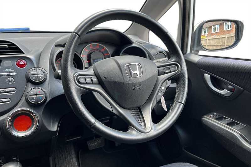 Honda Jazz 1.4 I-vtec Es Plus Cvt White #4