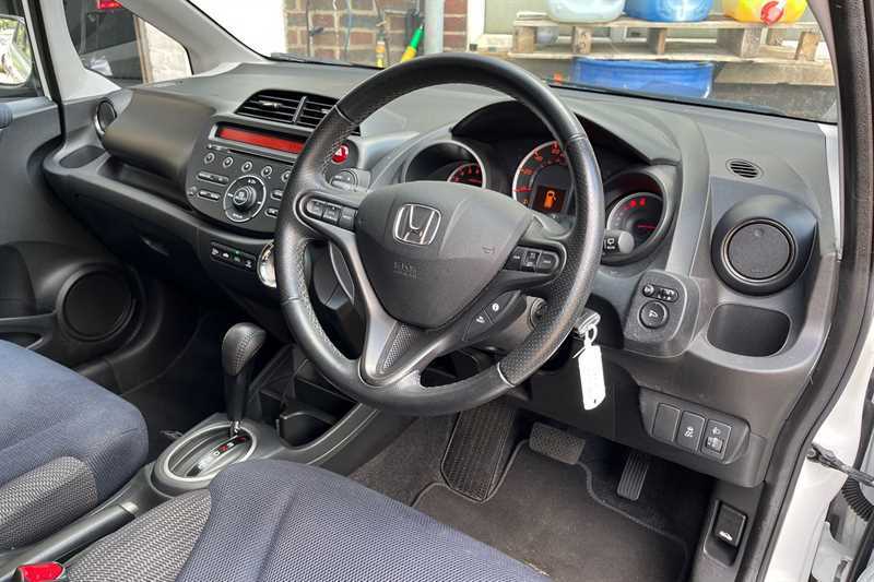 Honda Jazz 1.4 I-vtec Es Plus Cvt Euro 5 Grey #26