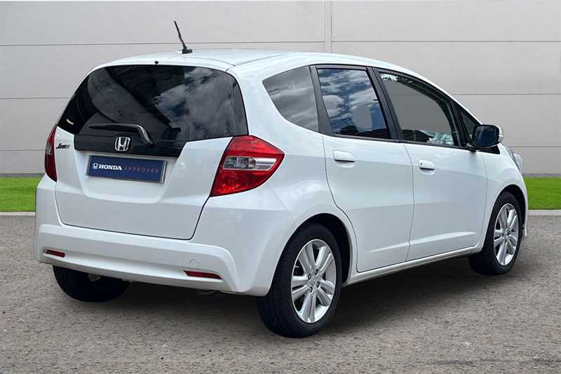 Honda Jazz 1.4 I-vtec Es Plus Cvt White #3