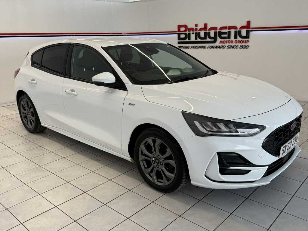 Ford Focus 1.0T Ecoboost St-line Hatchback SK23ZSU White #2