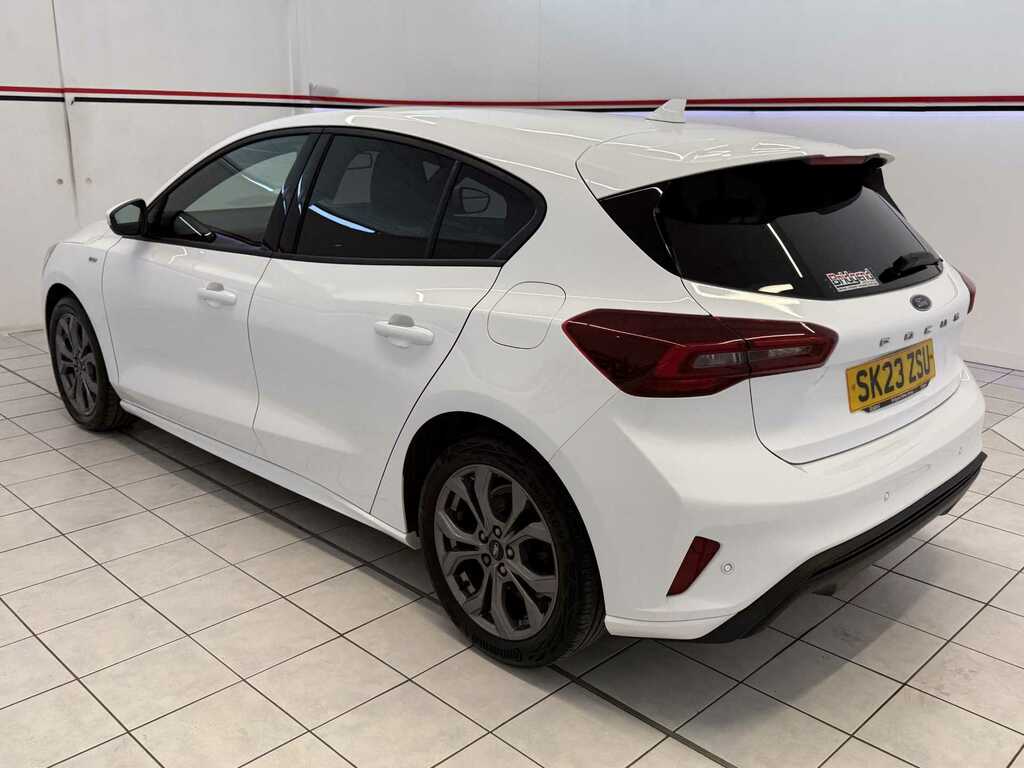 Ford Focus 1.0T Ecoboost St-line Hatchback SK23ZSU White #4