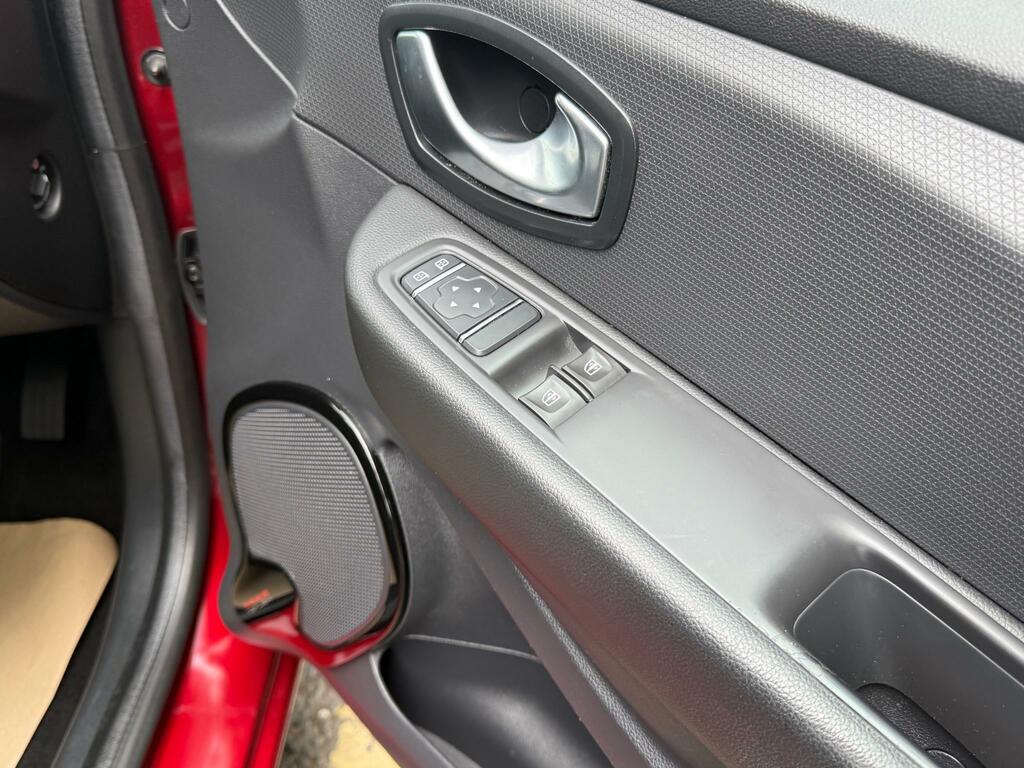 Renault Clio Dynamique Nav Tce Red #4