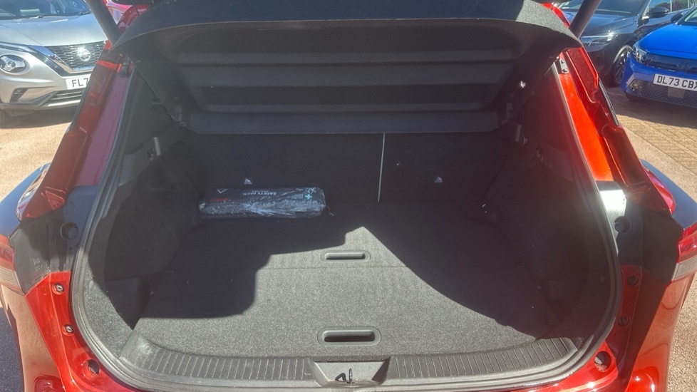 Nissan Qashqai Tekna Red #4