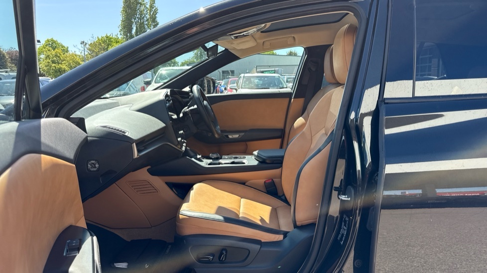 Lexus RZ Premium Black #5
