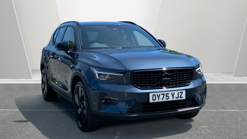 Volvo XC40 Plus Black Edition Blue