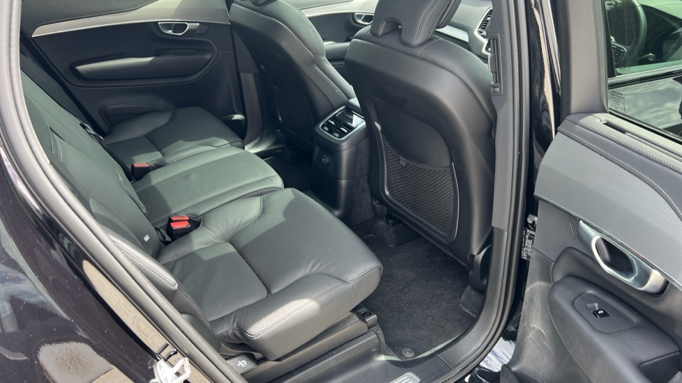 Volvo XC90 Plus Black #6
