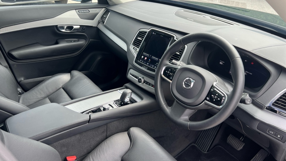 Volvo XC90 Plus Black #4