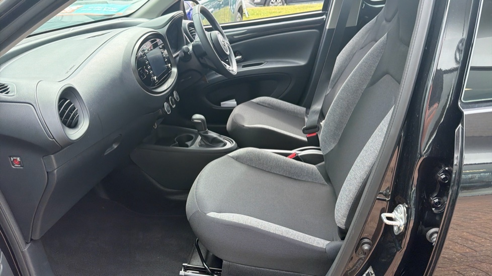 Toyota Aygo X Pure Black #5