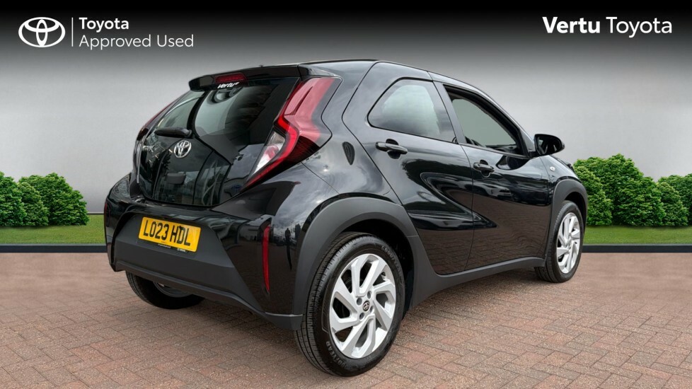 Toyota Aygo X Pure Black #2