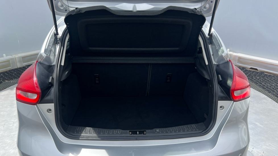 Ford Focus Titanium Silver #4