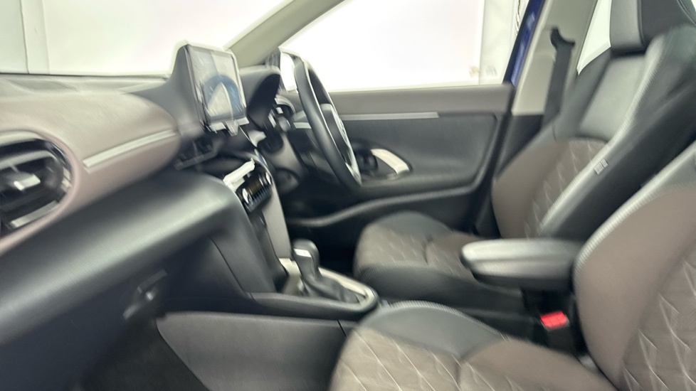 Toyota Yaris Cross Excel Blue #5