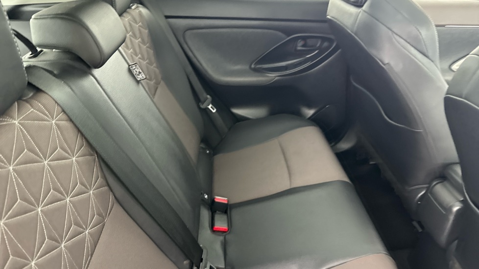Toyota Yaris Cross Dynamic Silver #8