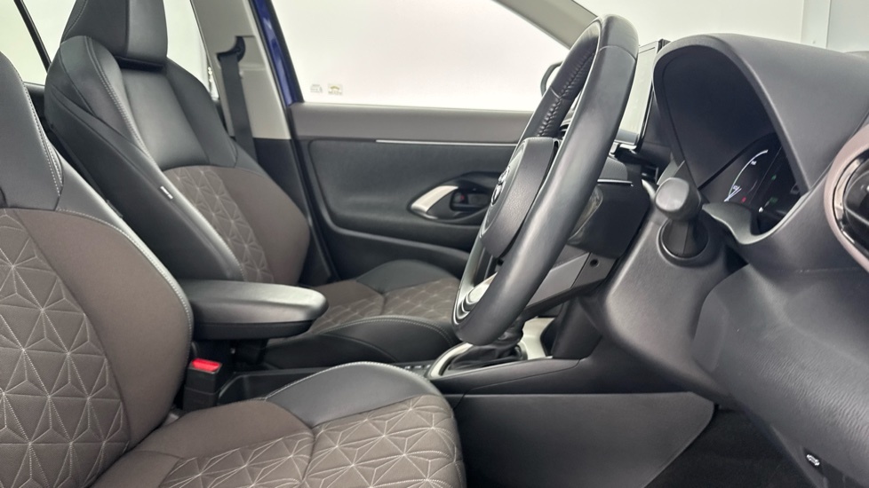 Toyota Yaris Cross Dynamic Silver #12