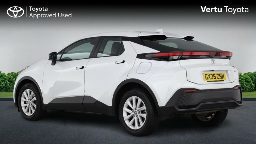 Toyota C-Hr Icon White #4