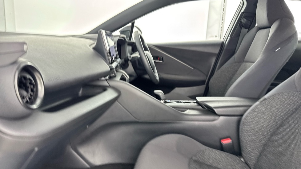 Toyota C-Hr Icon White #5
