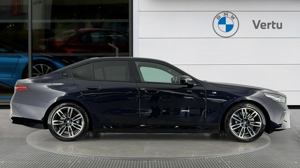 BMW i5 M Sport Black #3