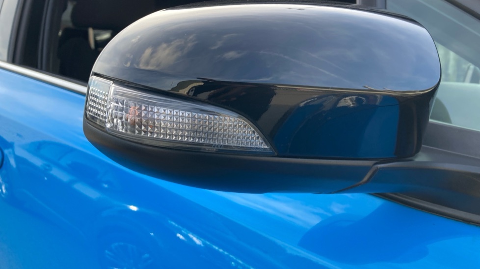 Toyota C-Hr 1.8 Hybrid Dynamic Cvt White #37