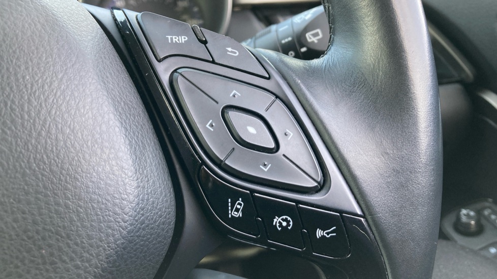 Toyota C-Hr 1.8 Hybrid Dynamic Cvt White #33