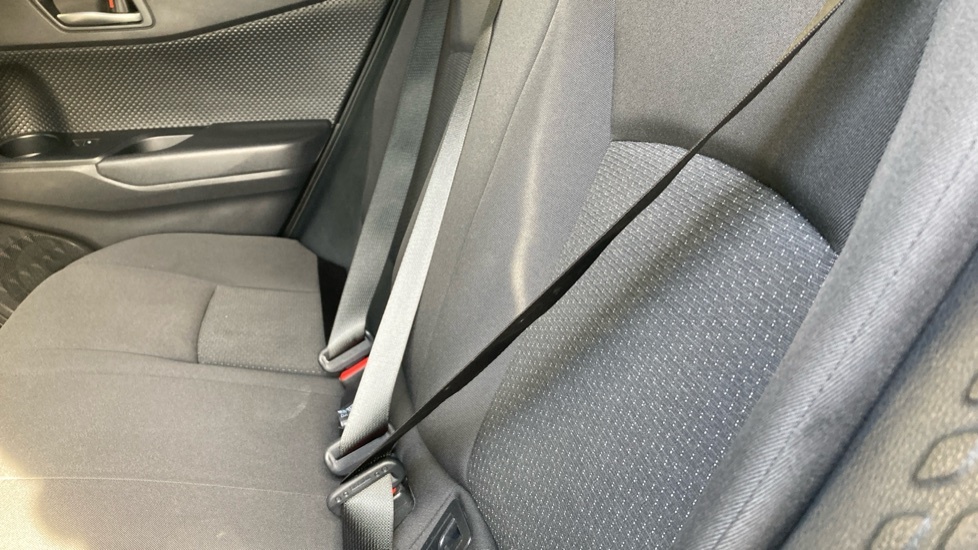 Toyota C-Hr 1.8 Hybrid Dynamic Cvt White #21