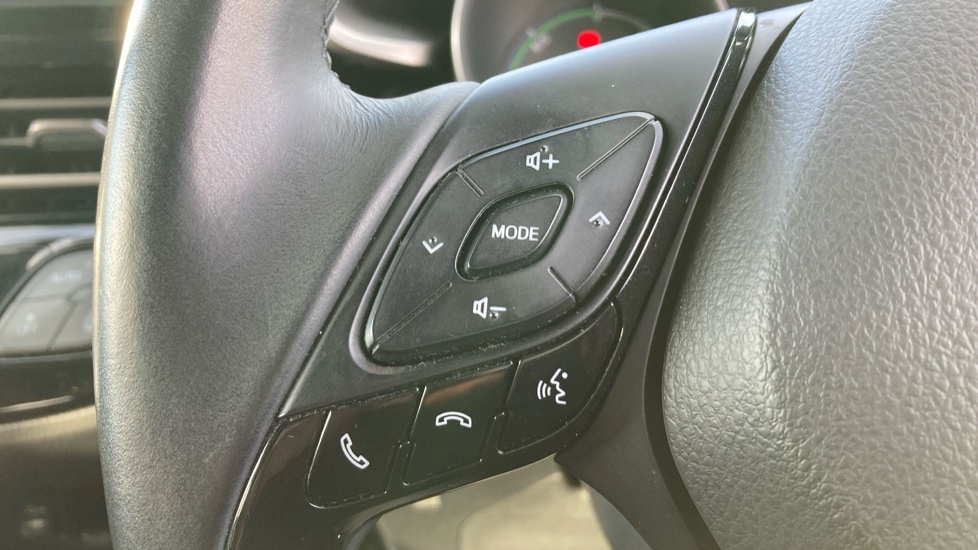 Toyota C-Hr 1.8 Hybrid Dynamic Cvt White #32