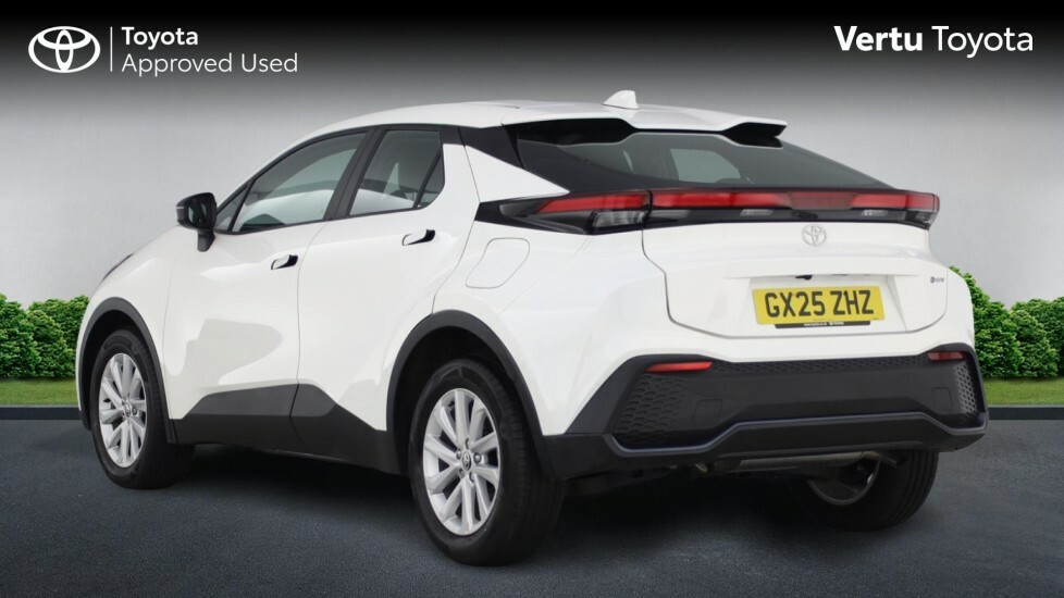 Toyota C-Hr Icon White #4