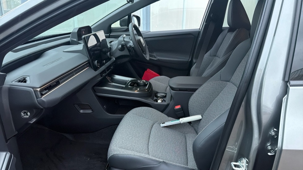 Toyota bZ4X 71.4Kwh Vision Suv Silver #10