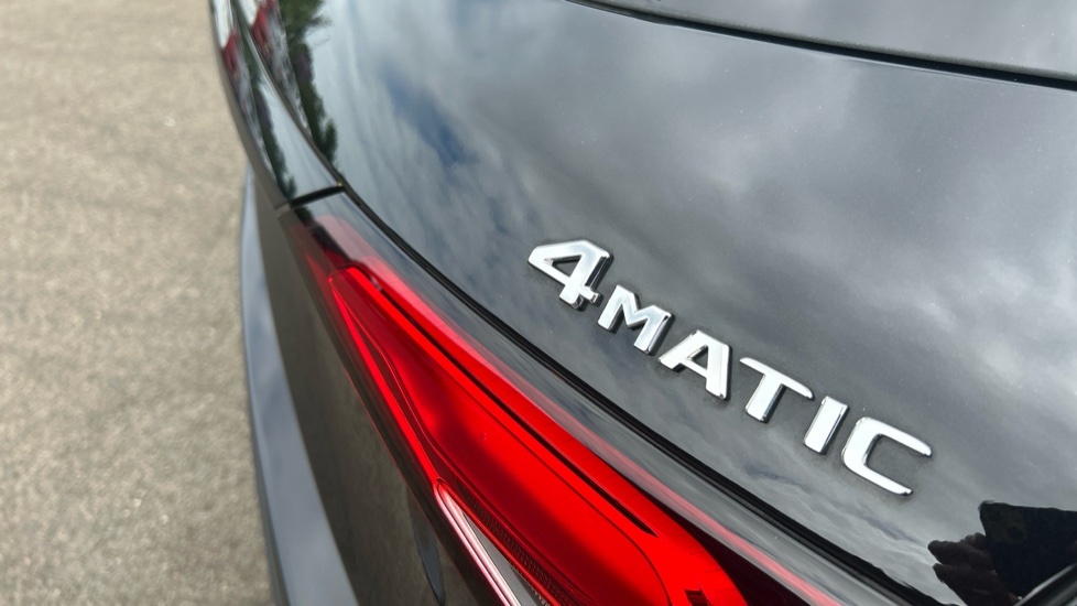 Mercedes-Benz GLC Class Glc 300 4Matic Amg Line 9G-tronic Blue #42