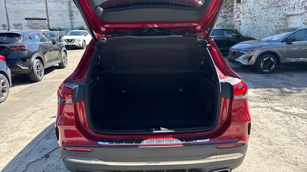Mercedes-Benz GLA Class Amg Line Red #4