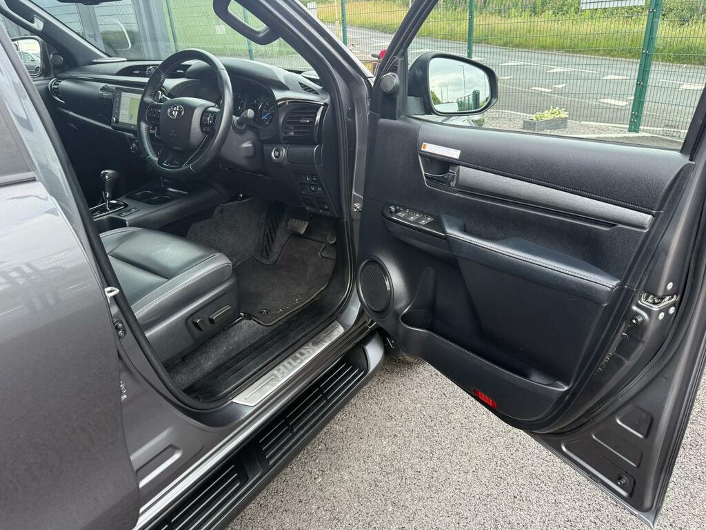 Toyota HILUX Invincible Dcab Pick Up 2.4 D-4d  #16