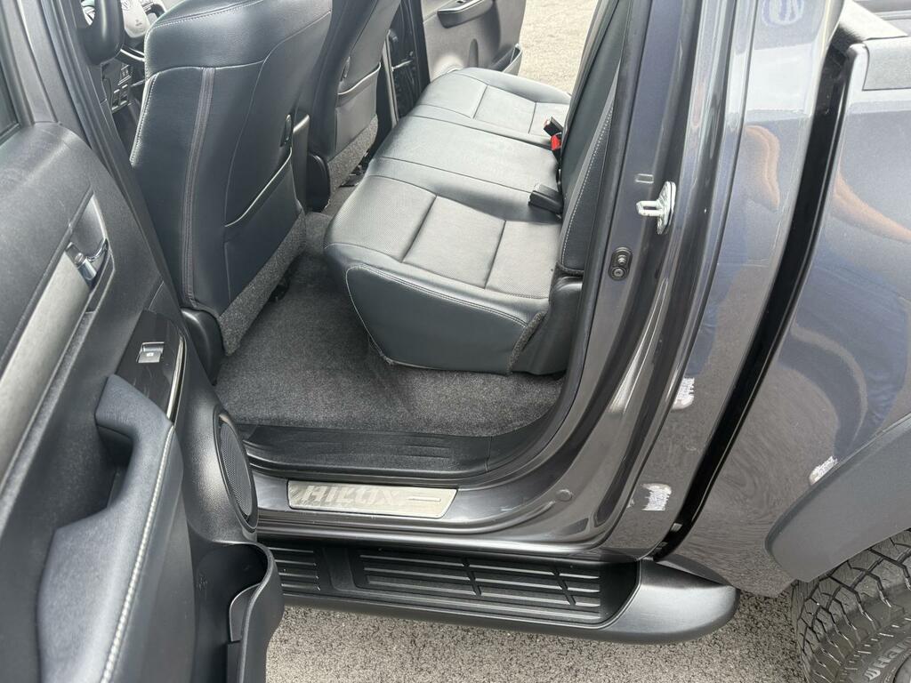 Toyota HILUX Invincible Dcab Pick Up 2.4 D-4d  #15